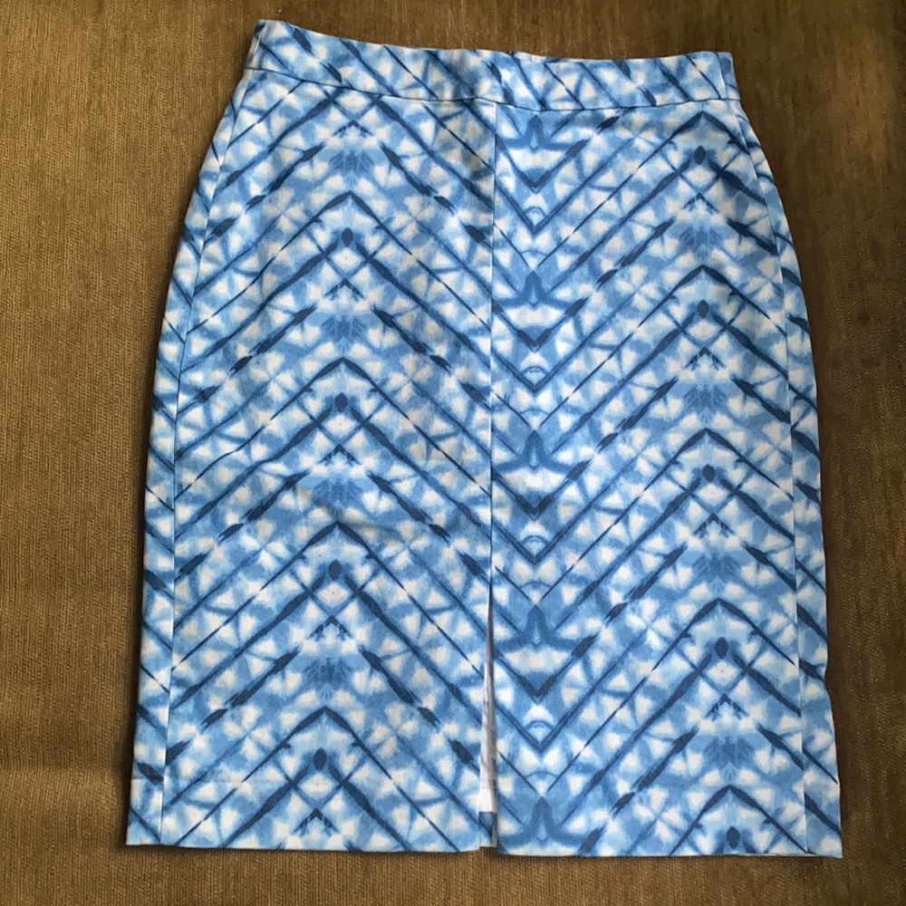 Banana Republic tie dye / batik patterned skirt w/ front slit and lined